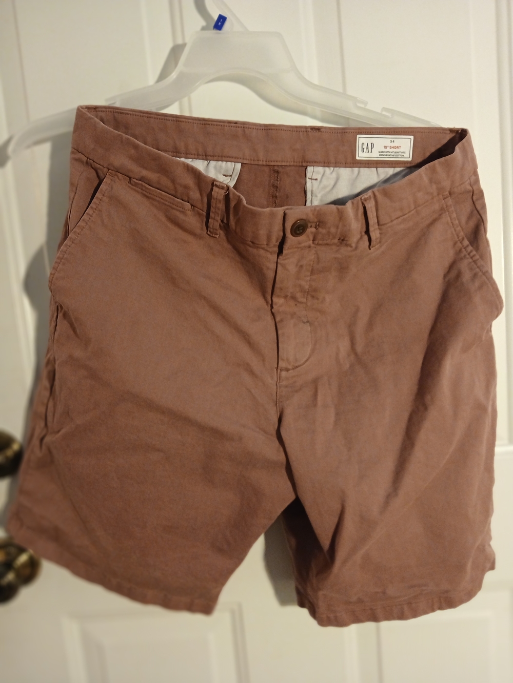 GAP Men's Flat-Front Shorts in Faded Dusty Rose